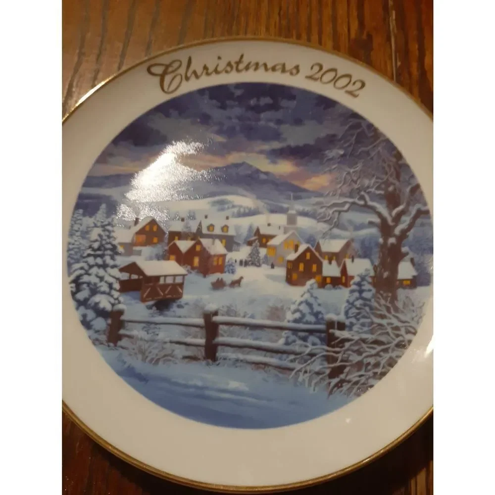 Vintage 2002 Avon Christmas Collectible Holiday Collector Decorative Plate Gold